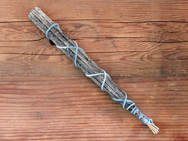 2015_Gift_Guide_01_Copal_Incense